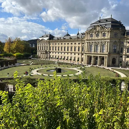 Ruhige Sonnige Mit Balkon Nahe Universitaet 아파트 Gerbrunn