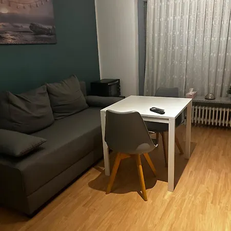 아파트 Ruhige Sonnige Mit Balkon Nahe Universitaet *